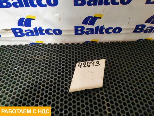 Заглушка бампера левая