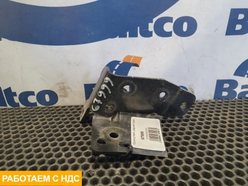 Кронштейн радиатора правый