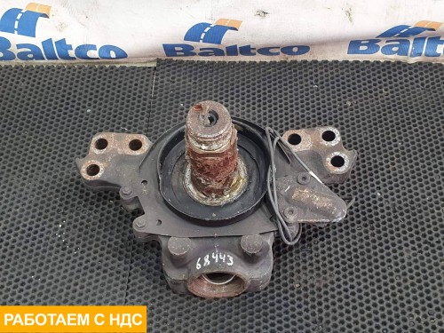 Кулак поворотный правый