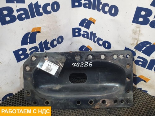 Кронштейн траверсы правый