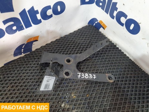 Кронштейн патрубков отопителя