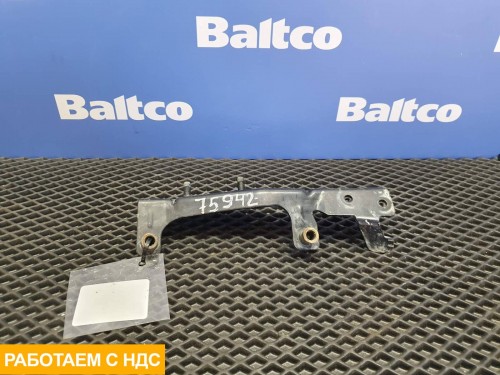 Кронштейн фары правый