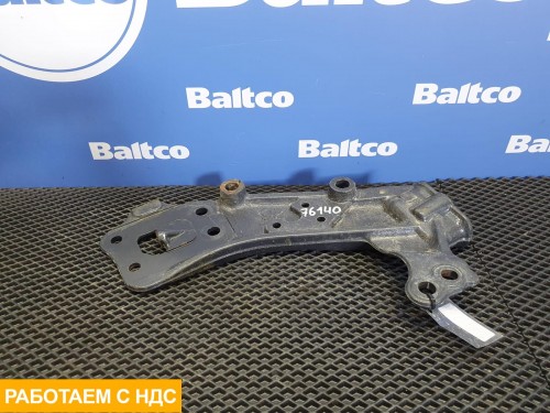 Кронштейн бампера правый