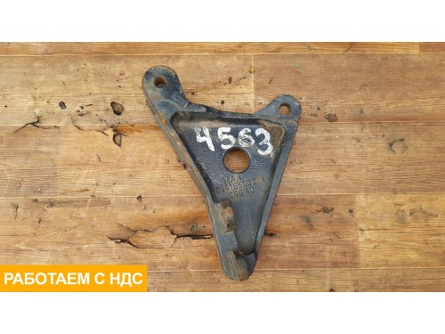 Кронштейн усилителя переднего бампера правый